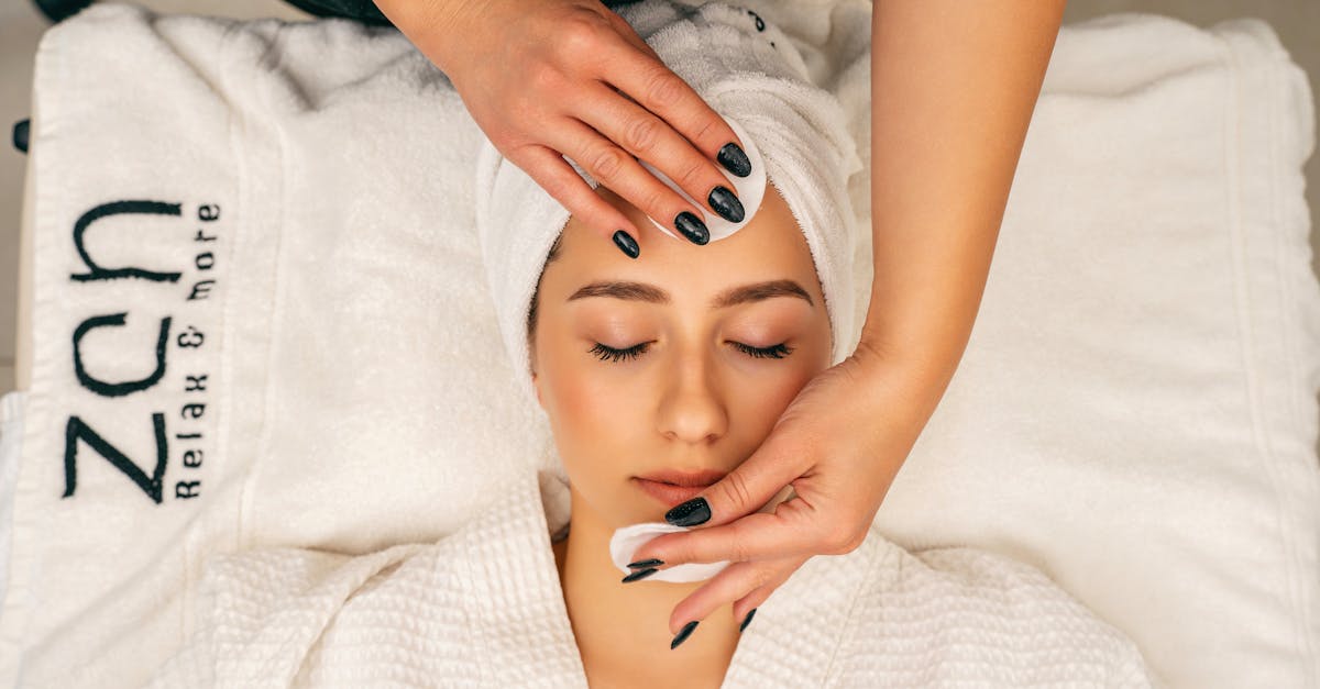 découvrez les bienfaits du massage facial kobido, une technique japonaise traditionnelle qui revitalise la peau, améliore la circulation et procure une relaxation profonde.