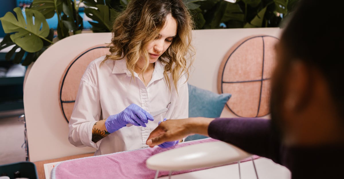 découvrez le massage facial kobido, une technique japonaise traditionnelle qui revitalise et rajeunit votre peau en stimulant la circulation et la détente musculaire pour un éclat naturel.
